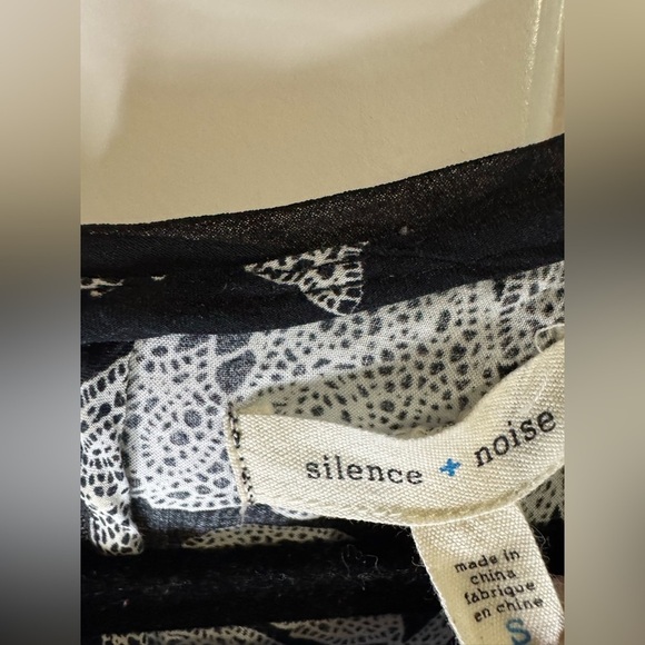 Silence + Noise Black and White Floral Mini Dress - Picture 3 of 8